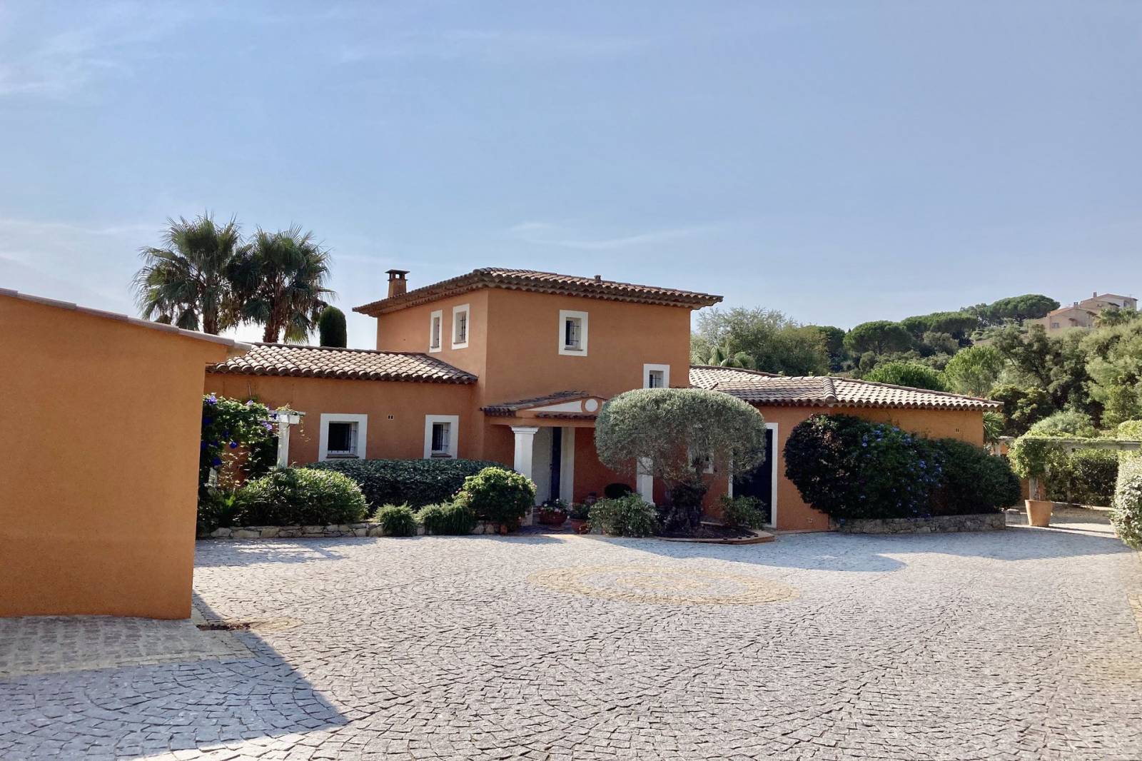 Villa 4 chambres avec piscine et 2 garages à Sainte Maxime La Croisette – Image 4