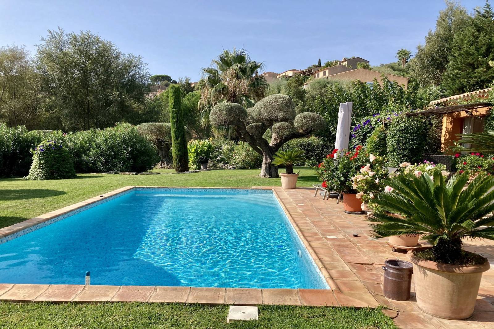 Villa 4 chambres avec piscine et 2 garages à Sainte Maxime La Croisette – Image 3