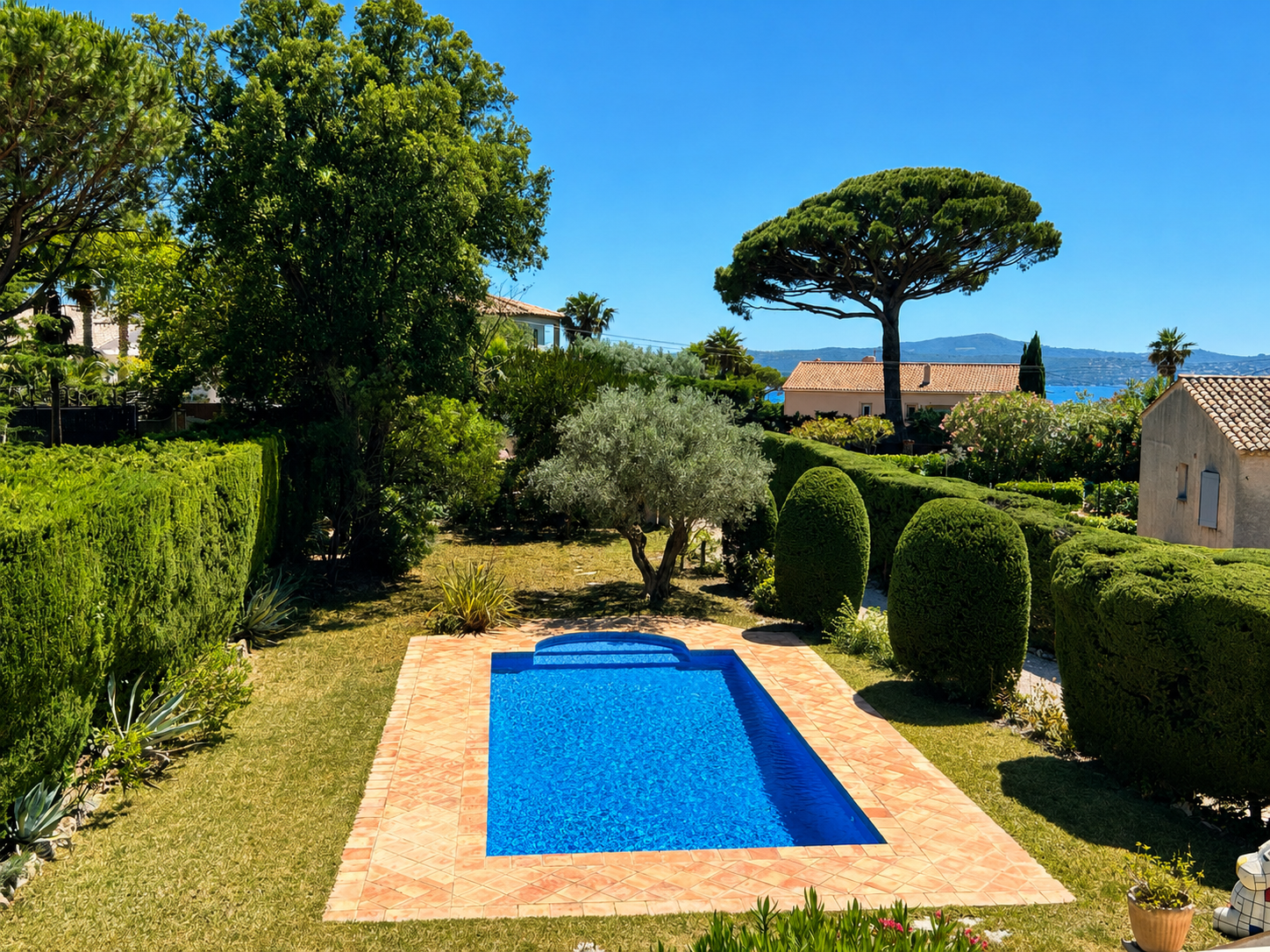 Villa 4 chambres avec piscine et 2 garages à Sainte Maxime le Sémaphore – Image 4