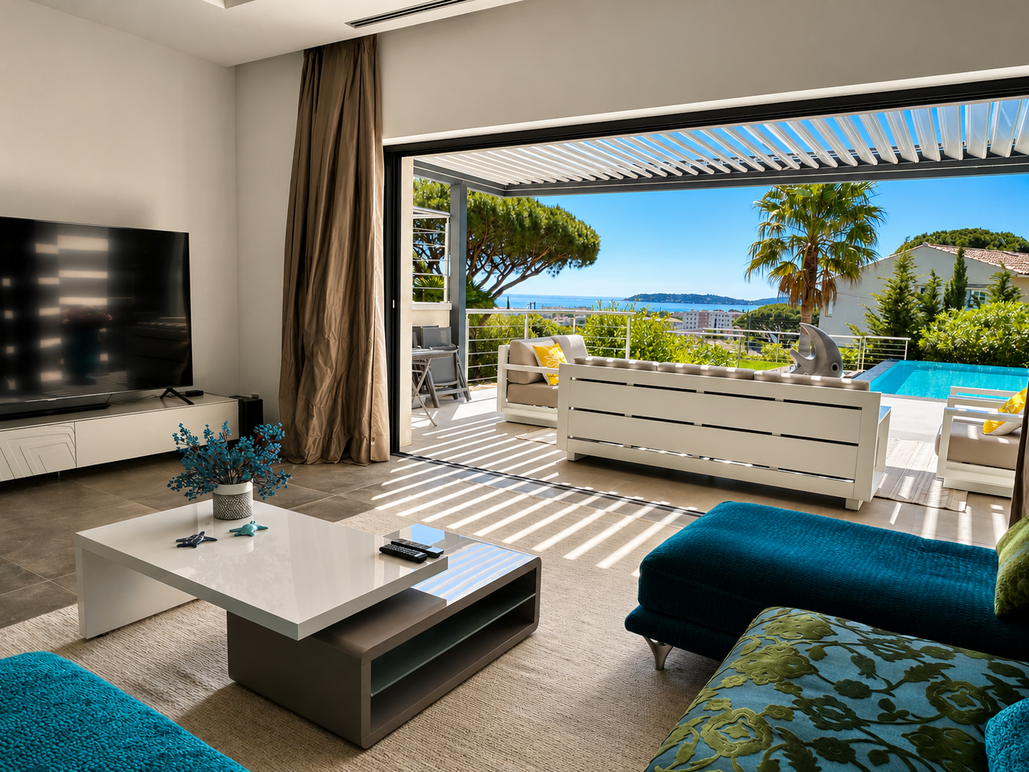 Propriété récente contemporaine avec vue panoramique à Sainte Maxime à proximité du centre – Image 6