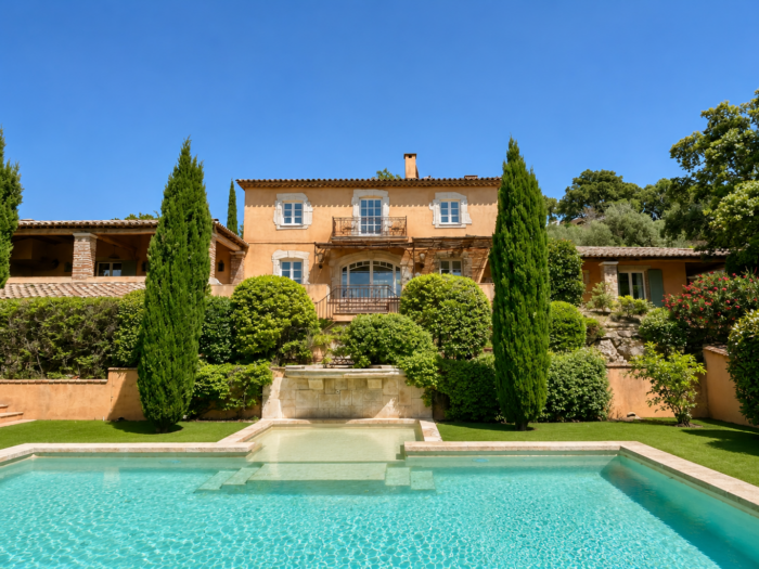 Bastide provençale de charme à vendre au Plan De La Tour avec vue panoramique sur les collines