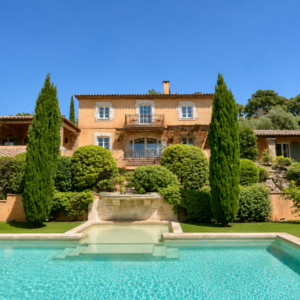 Bastide provençale de charme à vendre au Plan De La Tour avec vue panoramique sur les collines
