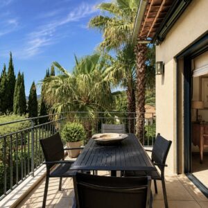 Trois pièces à la vente en exclusivité au centre ville de Sainte Maxime dans une résidence récente avec deux garages