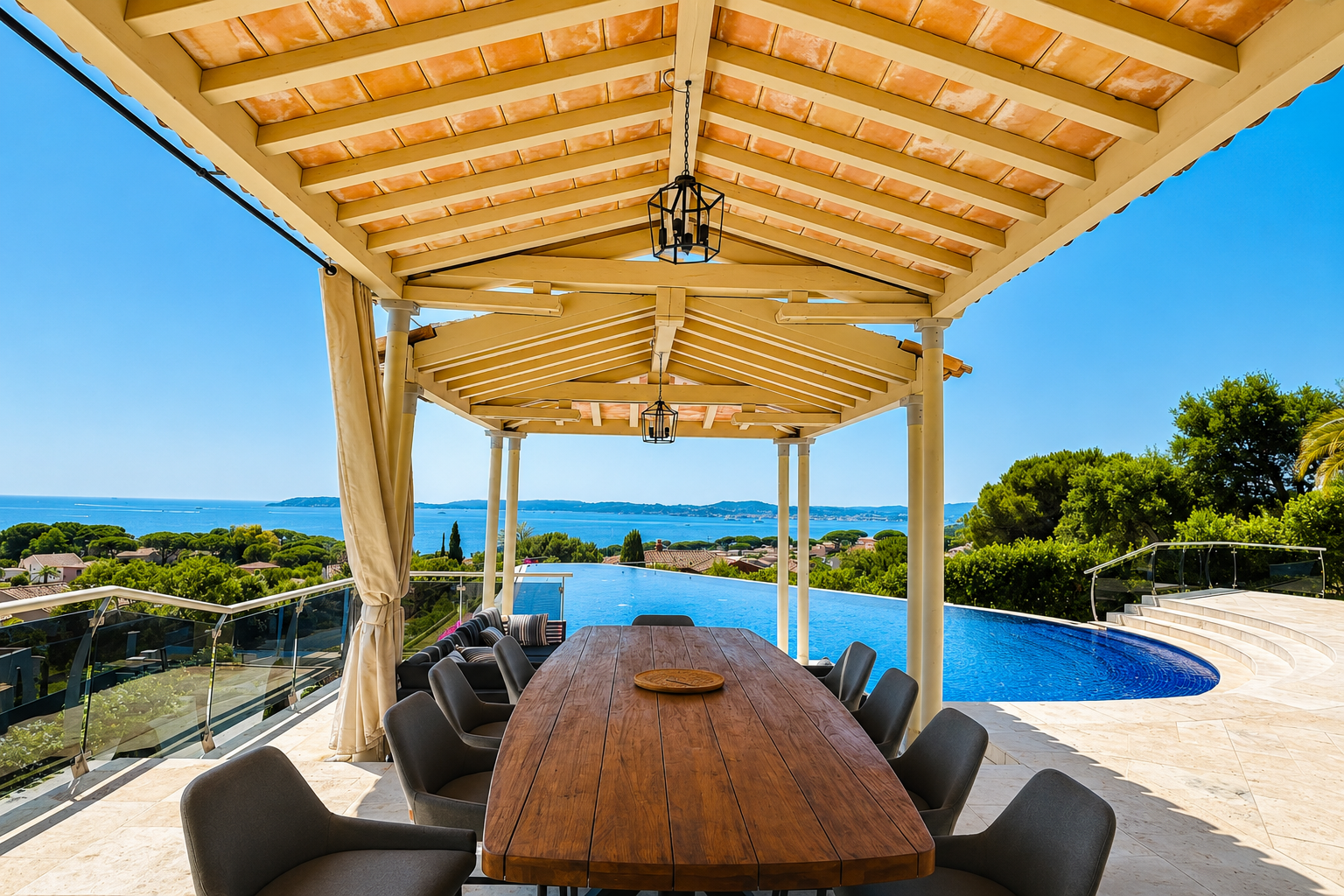 Propriété de prestige avec vue panoramique sur la mer Sainte Maxime Proche du centre – Image 4