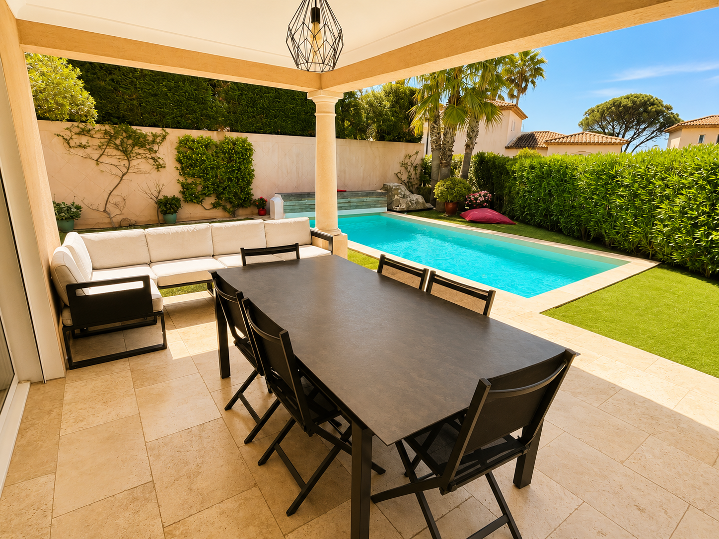 Villa individuelle avec piscine à à Sainte Maxime proche du centre dans un domaine fermé – Image 4