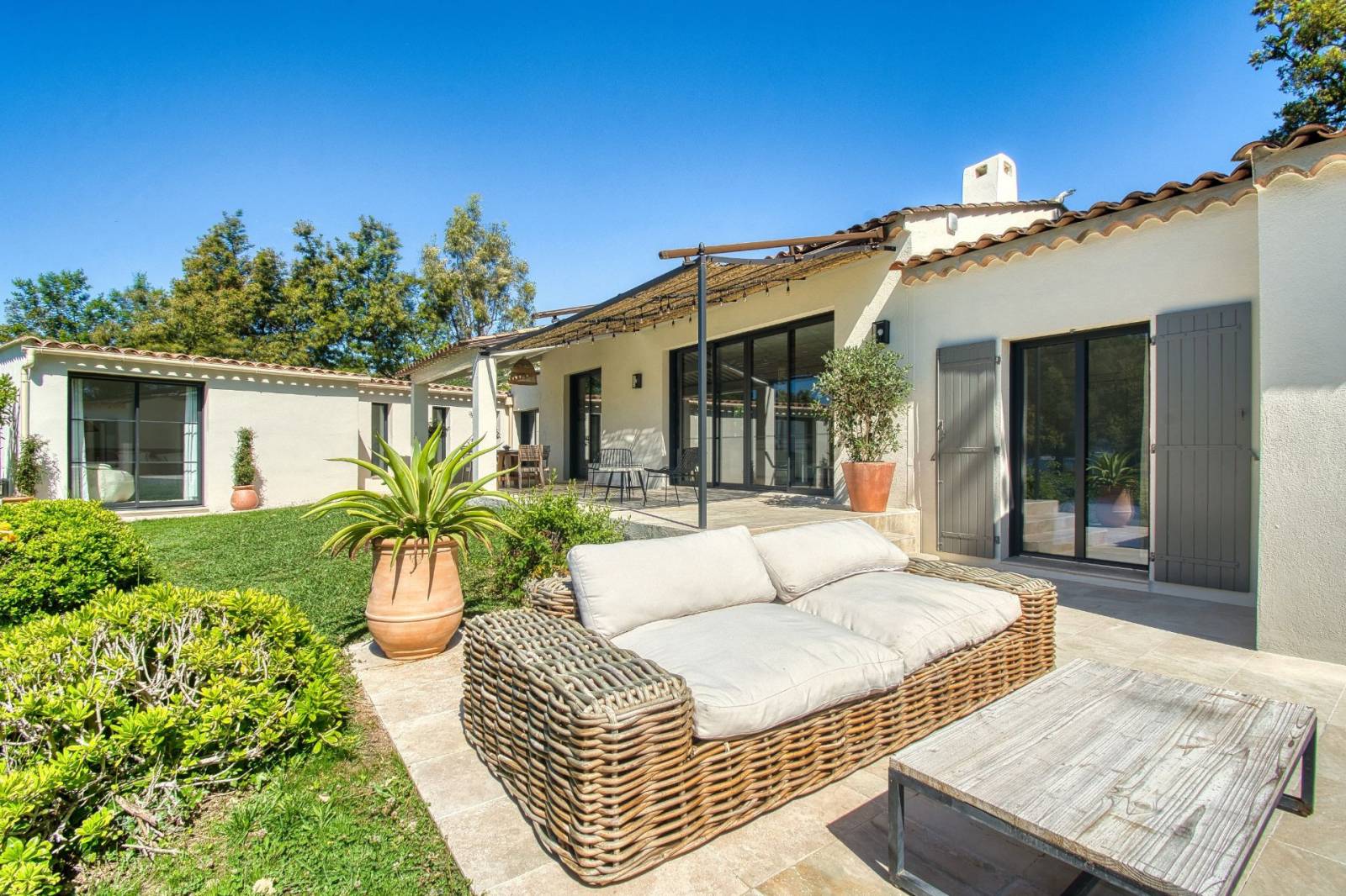 Villa de plain-pied à vendre avec vue mer proche des plages à Grimaud Guerrevieille – Image 3