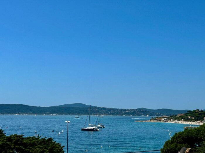 Propriété contemporaine avec vue mer à vendre, à proximité du centre-ville de Sainte Maxime
