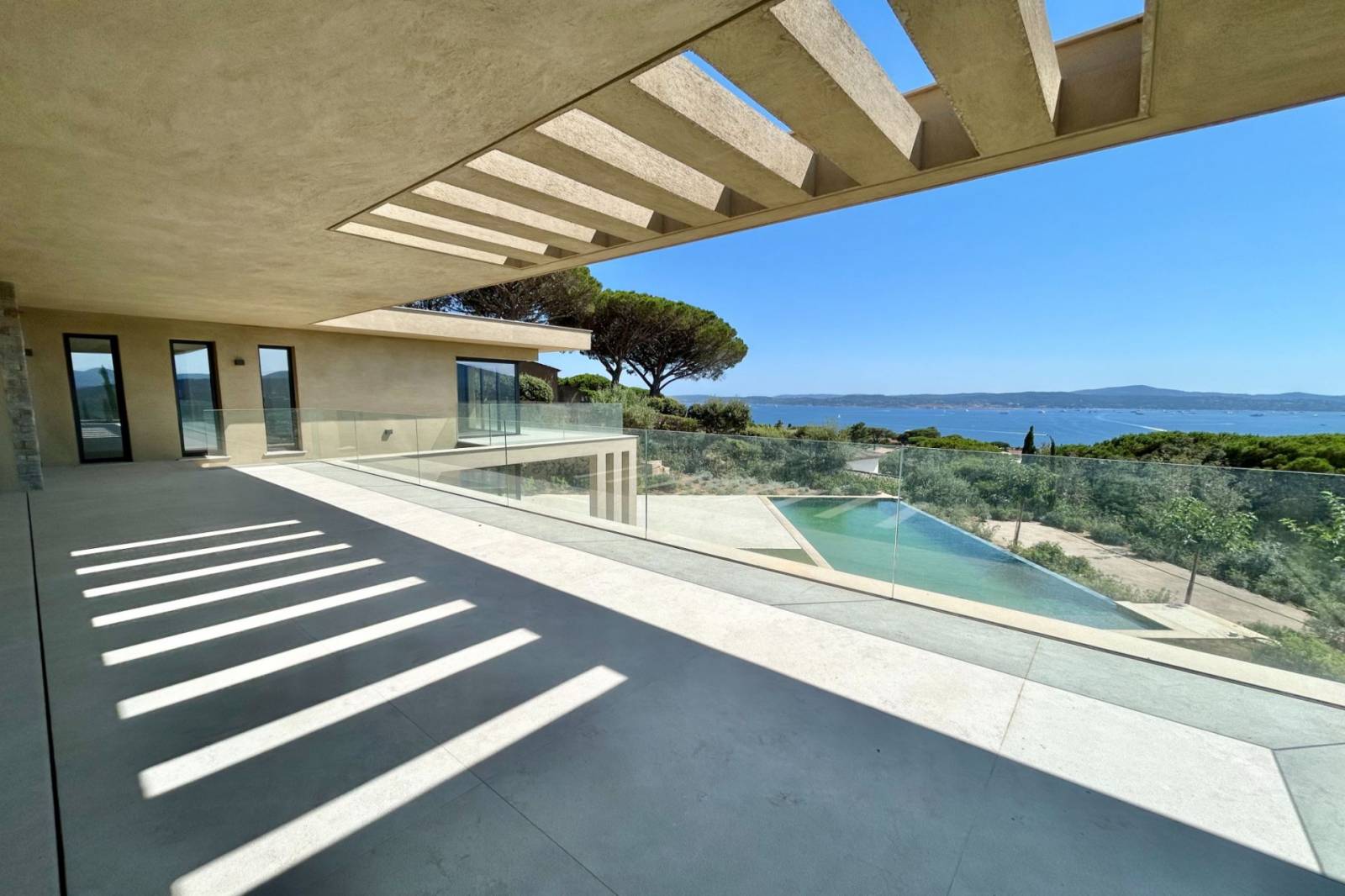 Propriété de prestige avec vue mer panoramique à vendre, à Sainte Maxime – Image 3