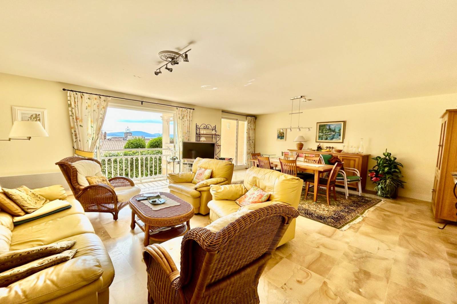Appartement avec terrasse et vue mer Sainte Maxime centre double garage – Image 6