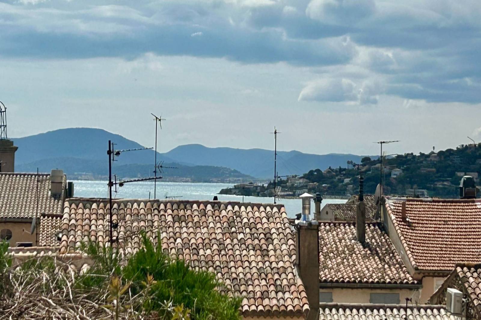Appartement avec terrasse et vue mer Sainte Maxime centre double garage – Image 2