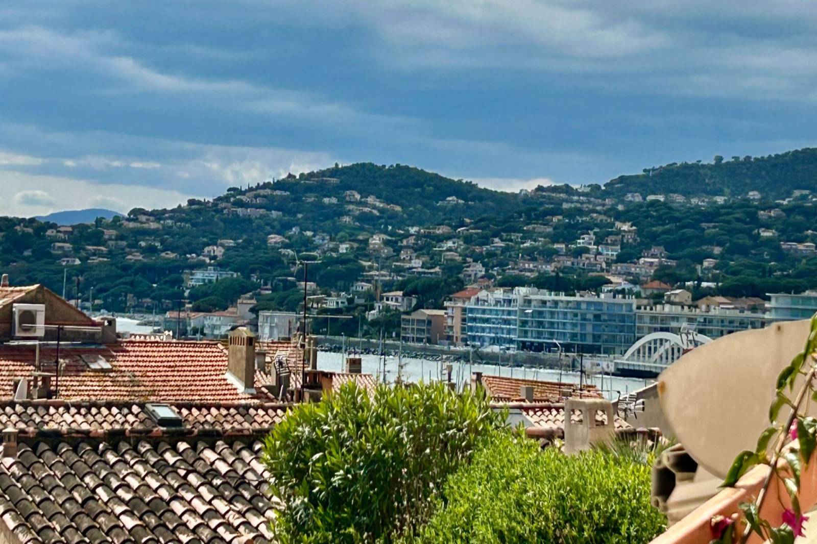 Appartement avec terrasse et vue mer Sainte Maxime centre double garage – Image 3