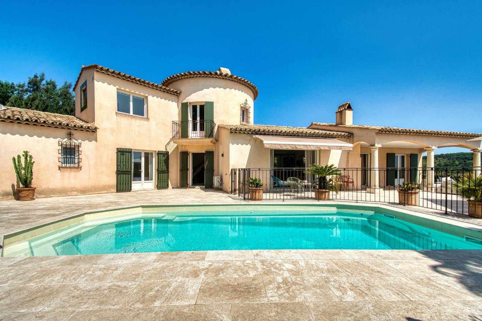 Propriété 6 pièces à vendre à Sainte Maxime La Croisette dans un domaine fermé – Image 3