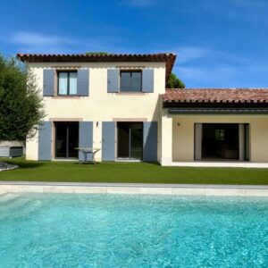 Villa moderne à vendre au Plan de la Tour avec piscine et trois chambres à proximité du centre