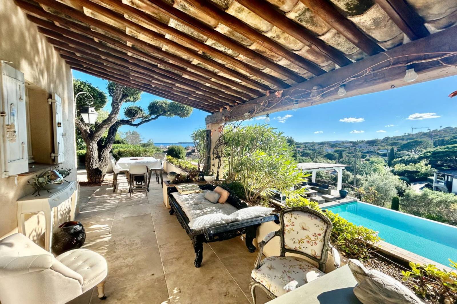 Villa 3 chambres avec vue mer, à Sainte Maxime avec piscine à débordement – Image 3