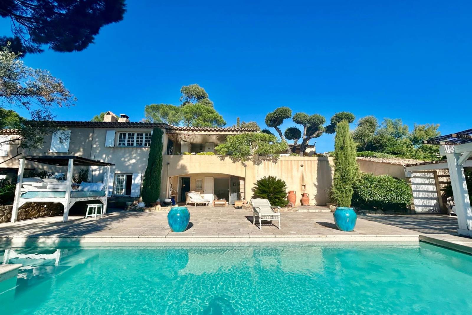Villa 3 chambres avec vue mer, à Sainte Maxime avec piscine à débordement – Image 2