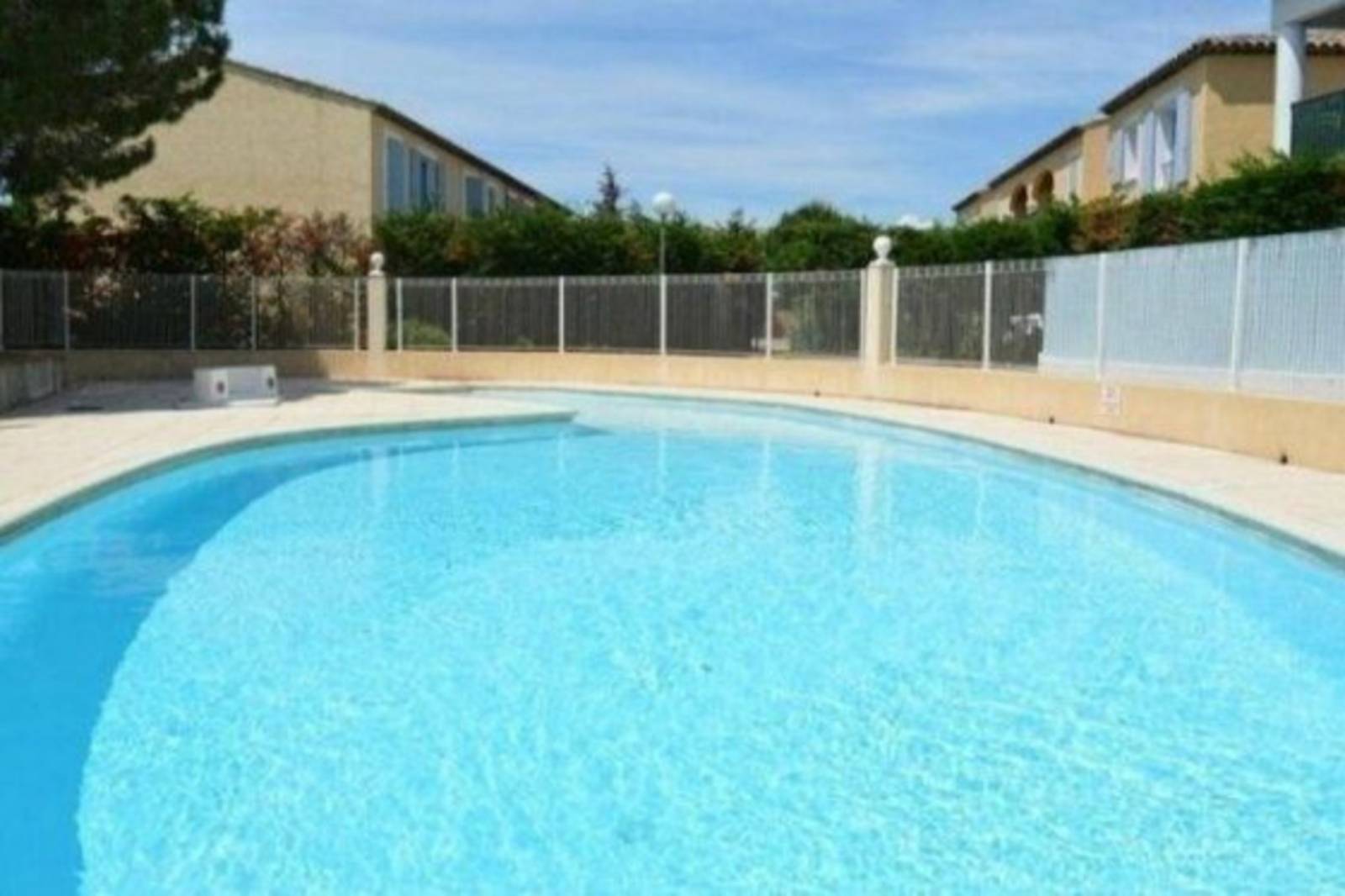 Maison 4 chambres dans une résidence avec piscine à Sainte Maxime proche des plages de la Nartelle – Image 3