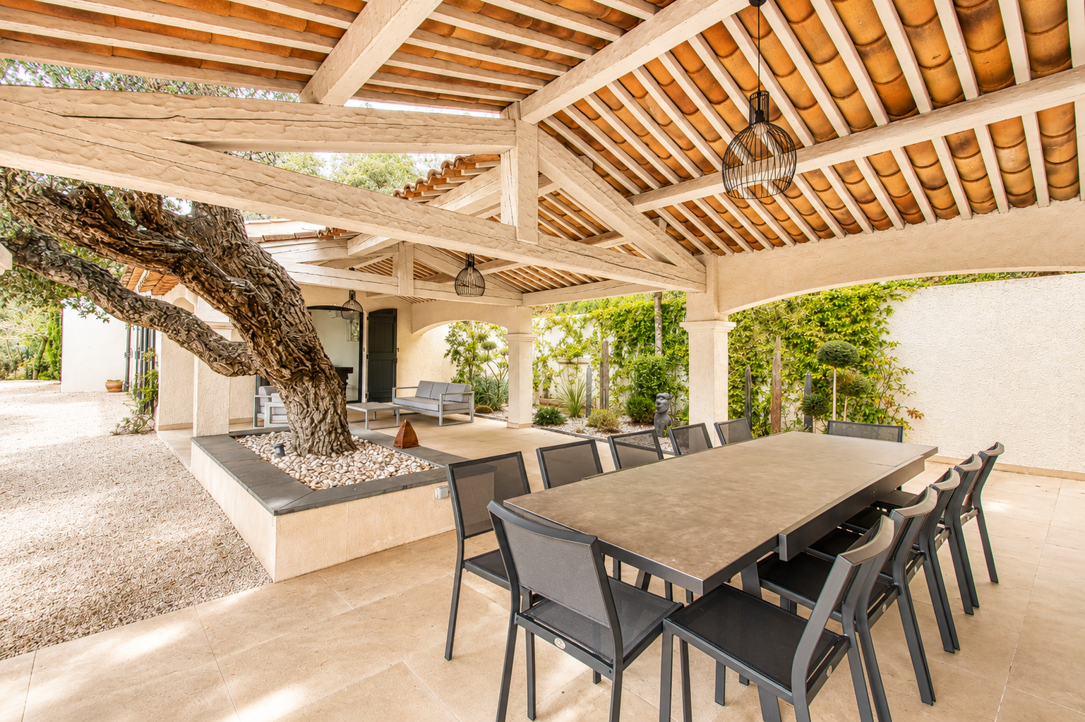 Propriété de prestige avec vue panoramique sur le green et la mer à vendre à Sainte Maxime – Image 6