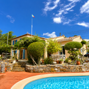 Villa 5 chambres à vendre sur Les Issambres plages à pied