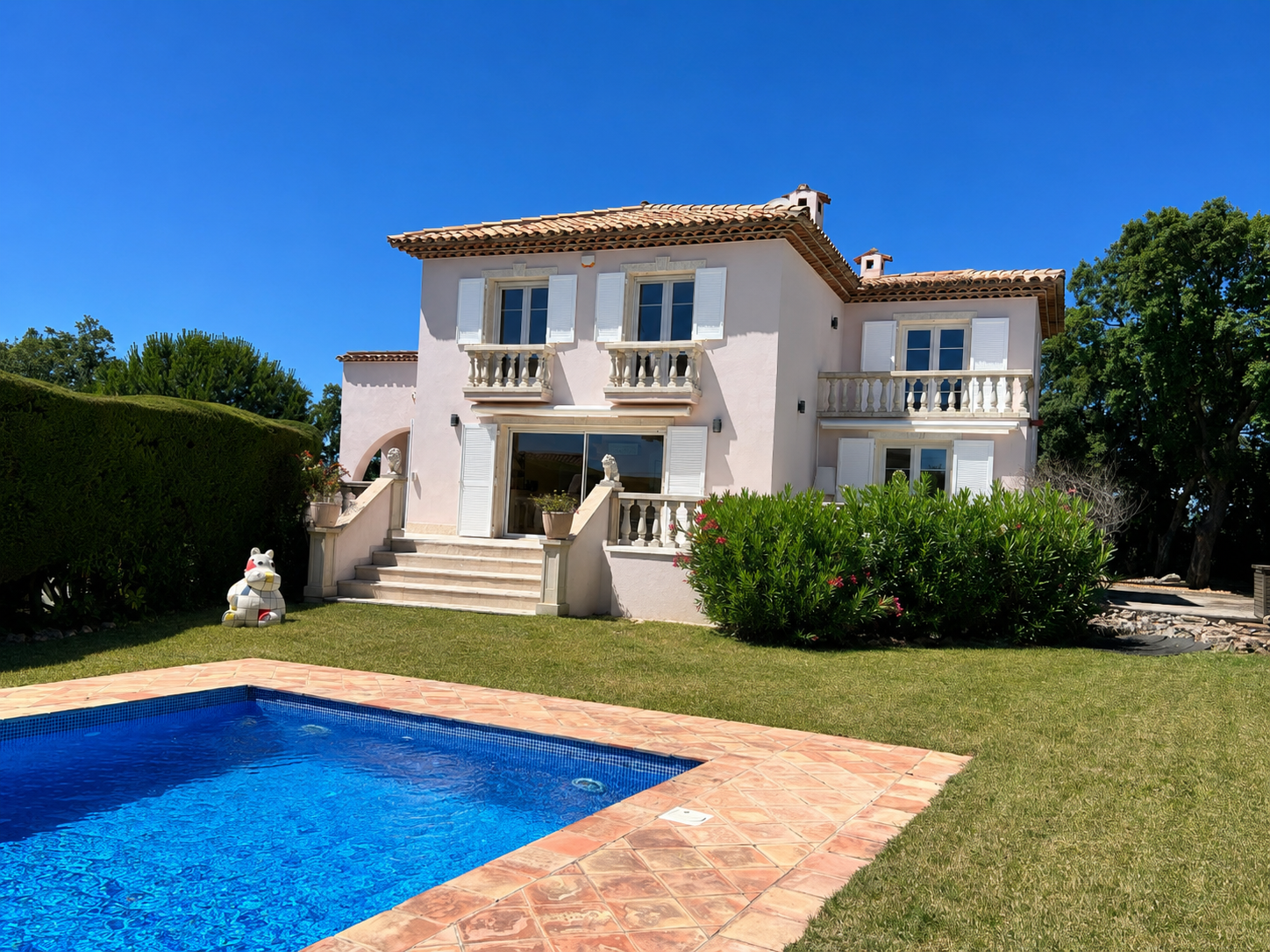 Villa 4 chambres avec piscine et 2 garages à Sainte Maxime le Sémaphore – Image 3