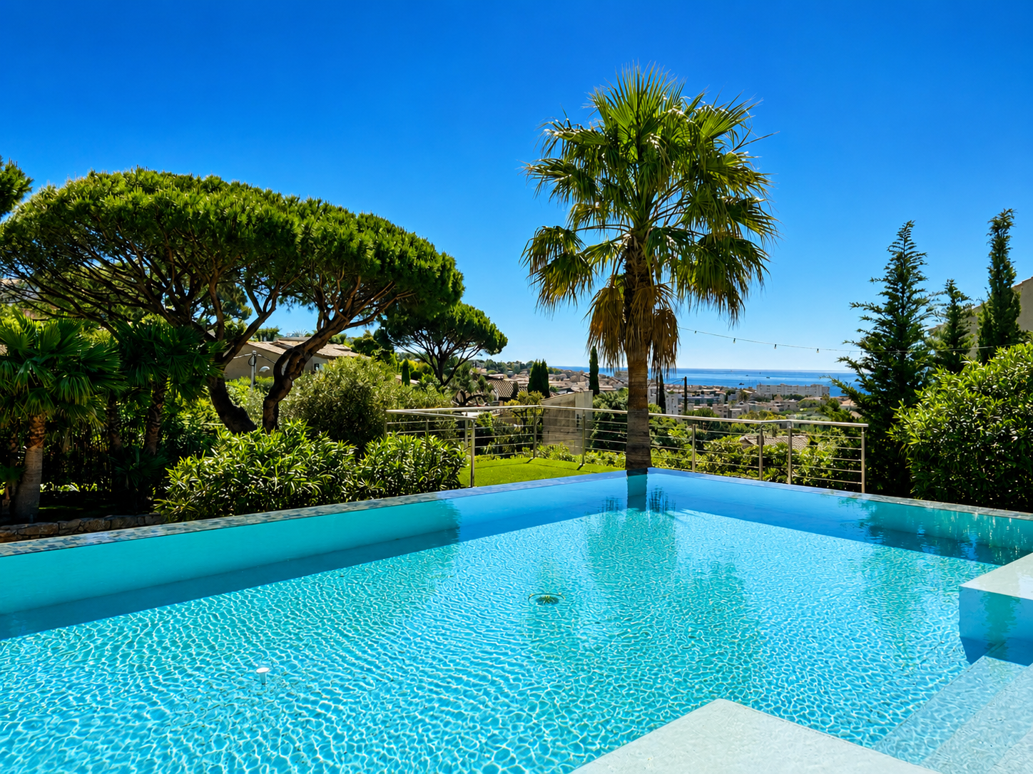 Propriété récente contemporaine avec vue panoramique à Sainte Maxime à proximité du centre – Image 3