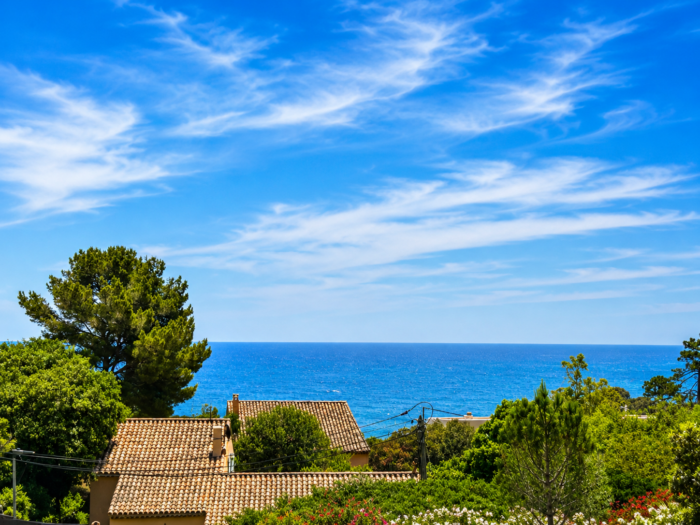 Villa vue mer avec 4 chambres à vendre, aux Issambres, plages à pied