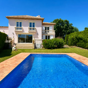 Villa 4 chambres avec piscine et 2 garages à Sainte Maxime le Sémaphore
