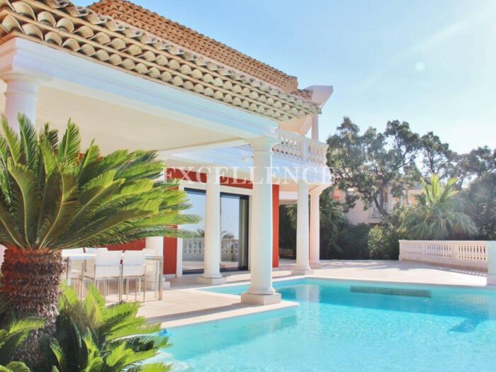 Propriété de luxe à vendre avec 4 chambres à Sainte Maxime au domaine du golf, vue panoramique mer et collines