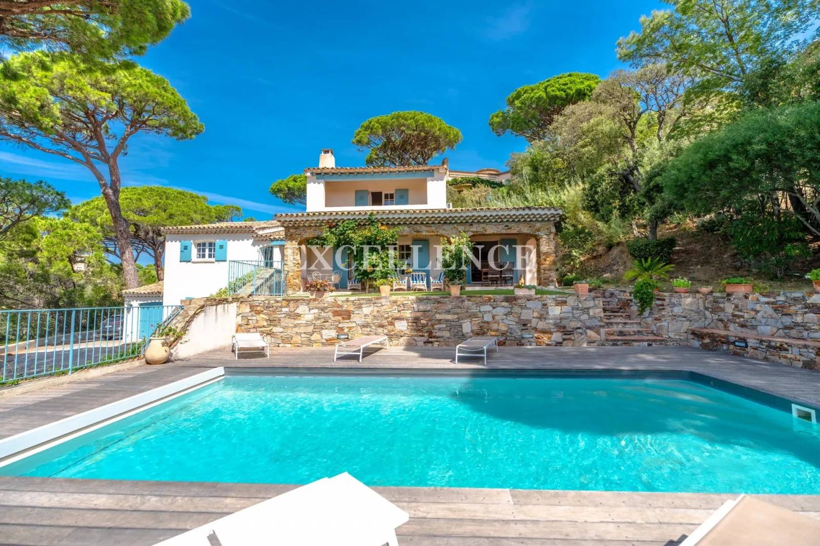Villa provençale 10 pièces avec vue sur la mer à vendre à Sainte Maxime Quartier Sémaphore En exclusivité – Image 3