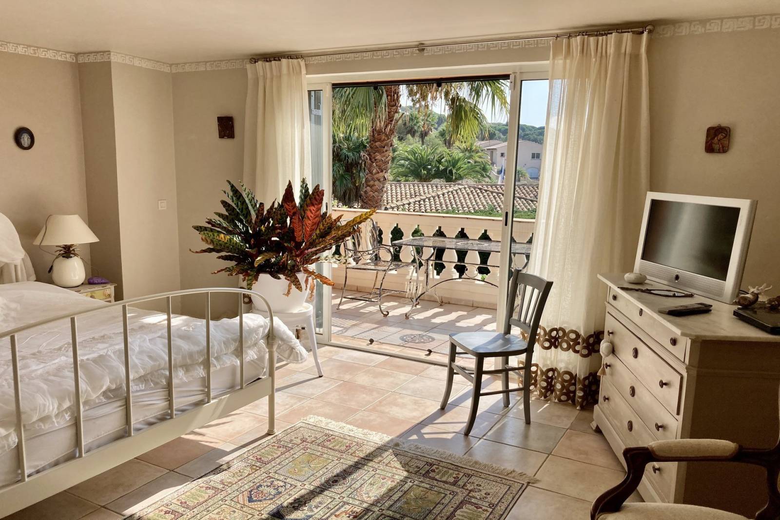 Villa 4 chambres avec piscine et 2 garages à Sainte Maxime La Croisette – Image 6