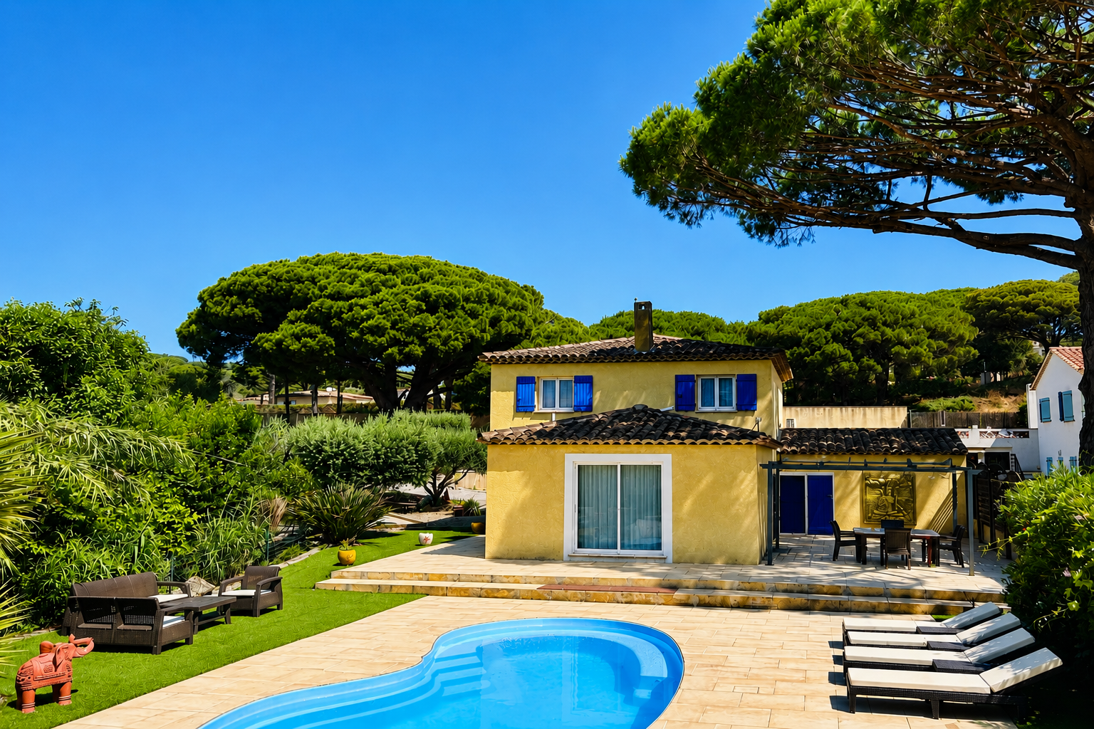 Villa 4 chambres à vendre à Sainte Maxime la Nartelle à 300 m des plages