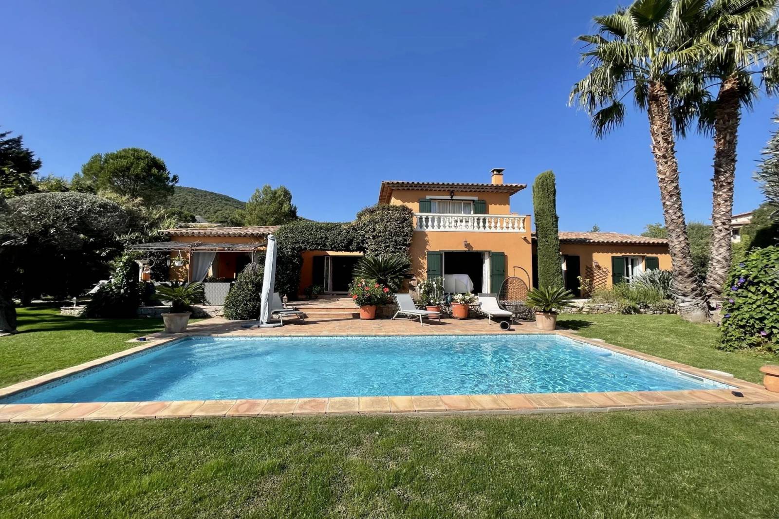 Villa 4 chambres avec piscine et 2 garages à Sainte Maxime La Croisette – Image 2