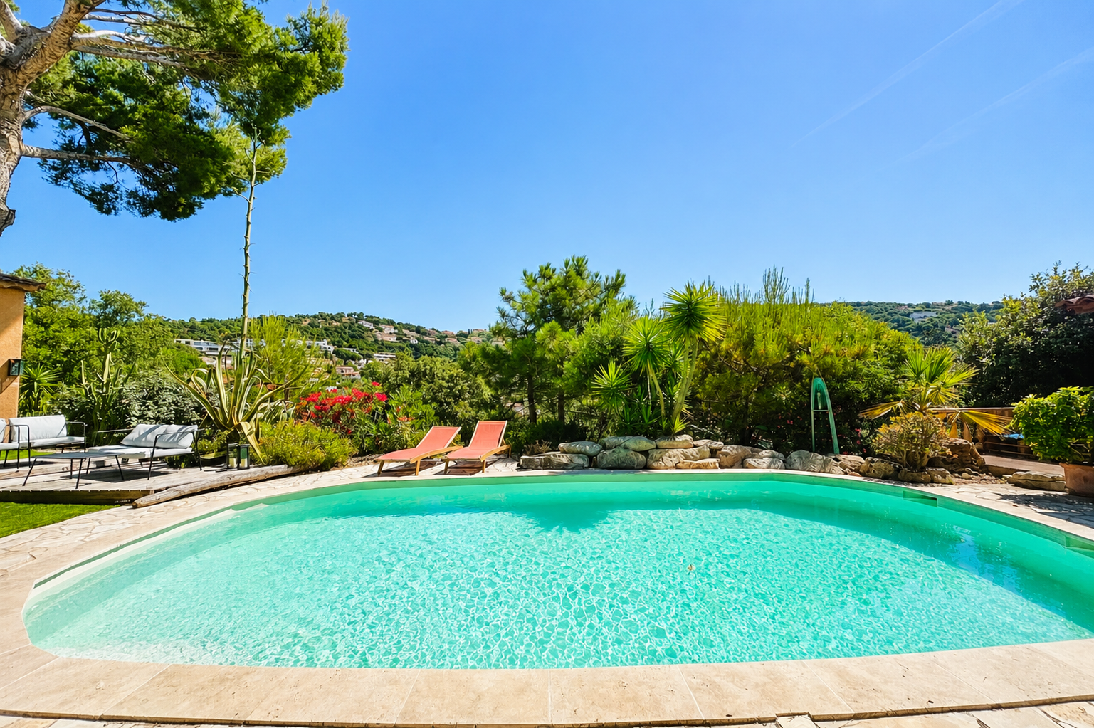 Villa 3 chambres avec piscine à vendre Les Issambres sur les hauteurs au calme – Image 2